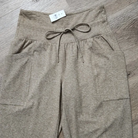 Lou & Grey Luvstretch Joggers Size XS - NWT - Picture 3 of 7
